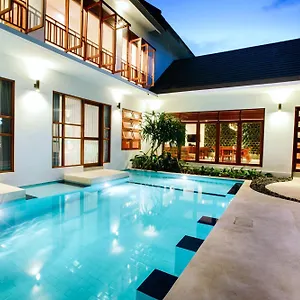 Pudak Sari Unizou Hostel Kuta (Bali)